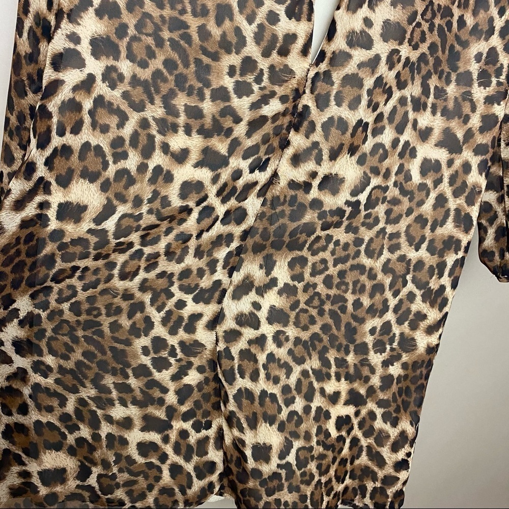 Women’s Medium Leopard Print Scrunched Slit Back Top Animal Print - Picture 6 of 11